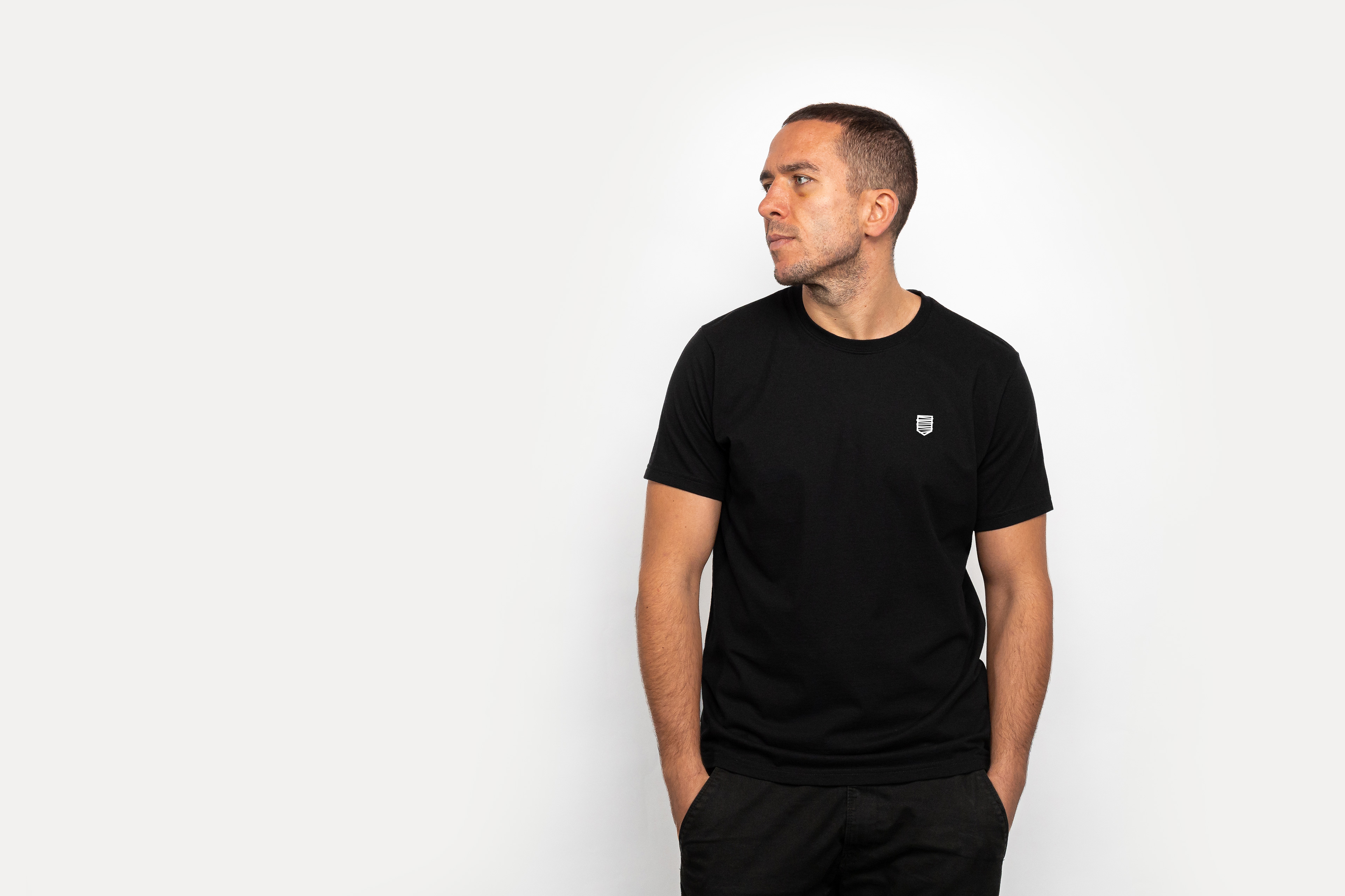T-Shirt 'Logo white' black