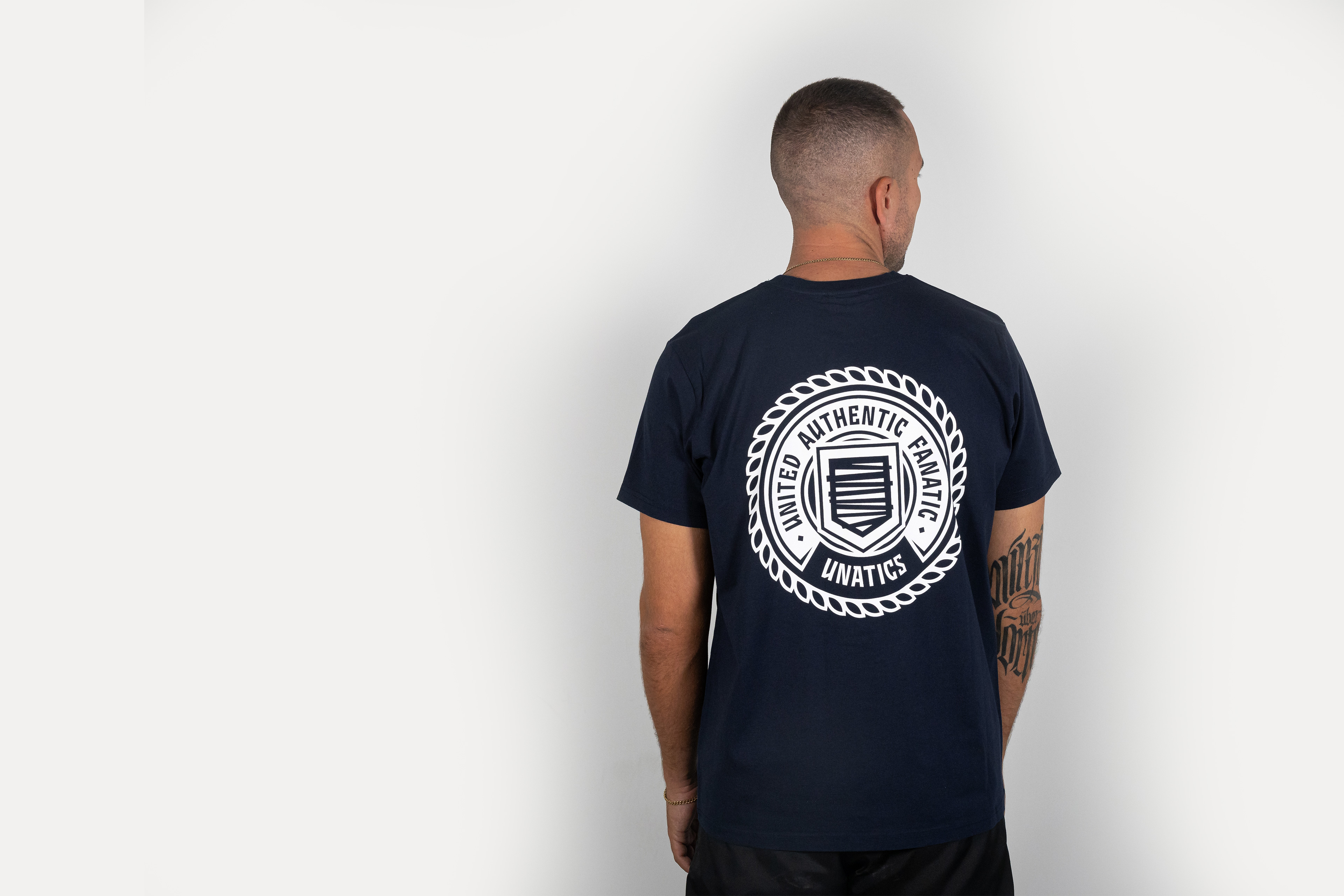 T-Shirt 'Emblem Backprint' navy white