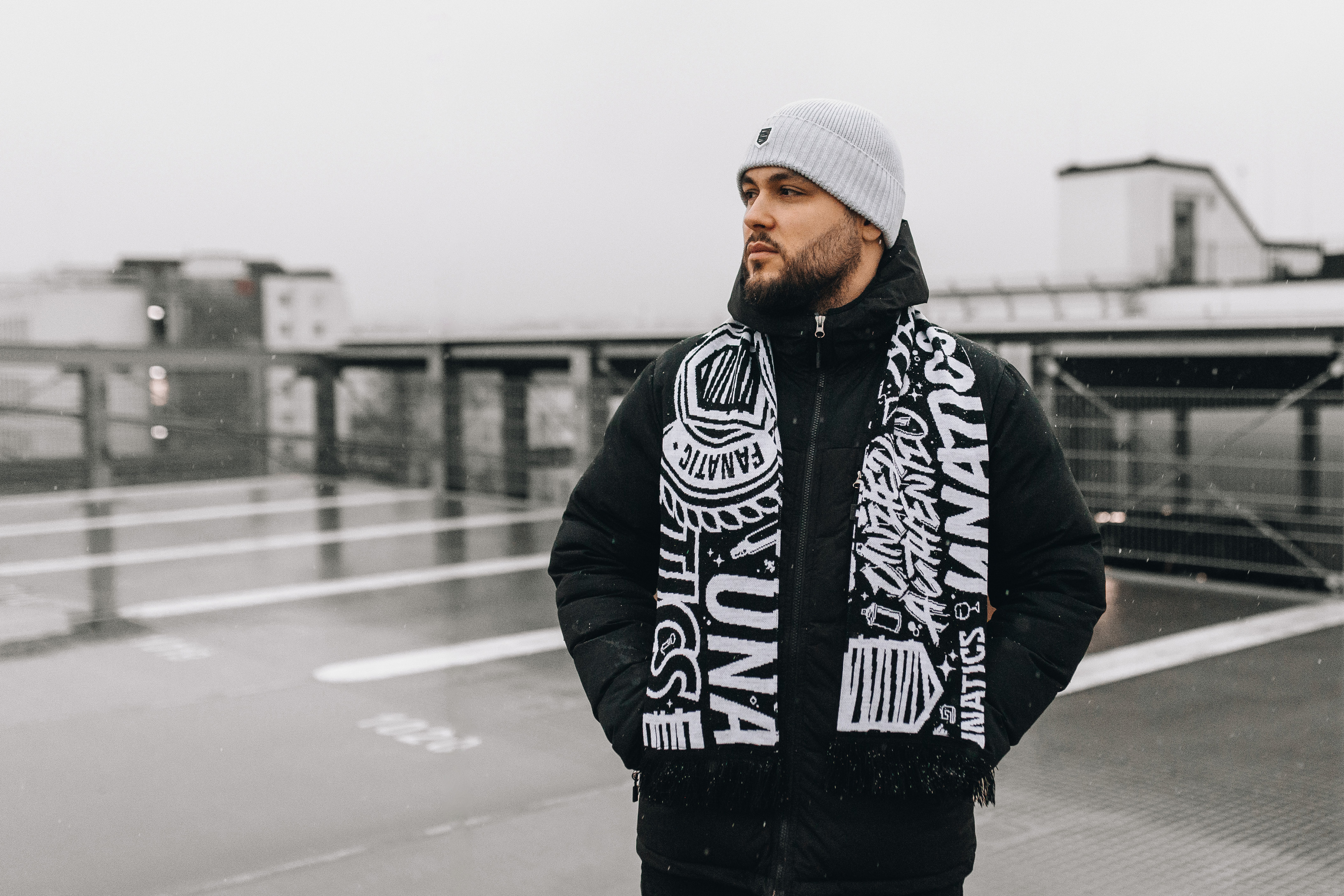 Schal 'Identity' black white