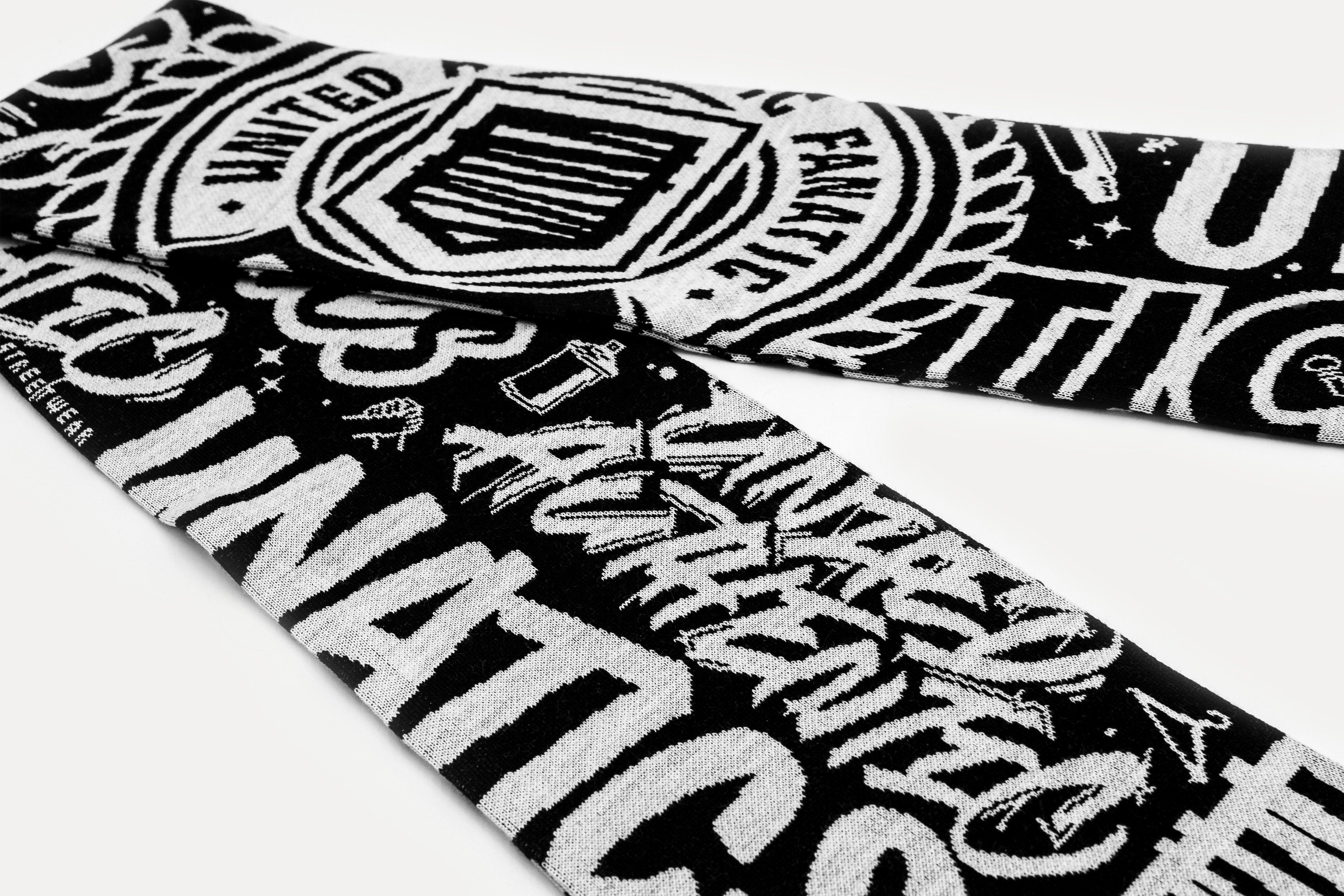 Schal 'Identity' black white