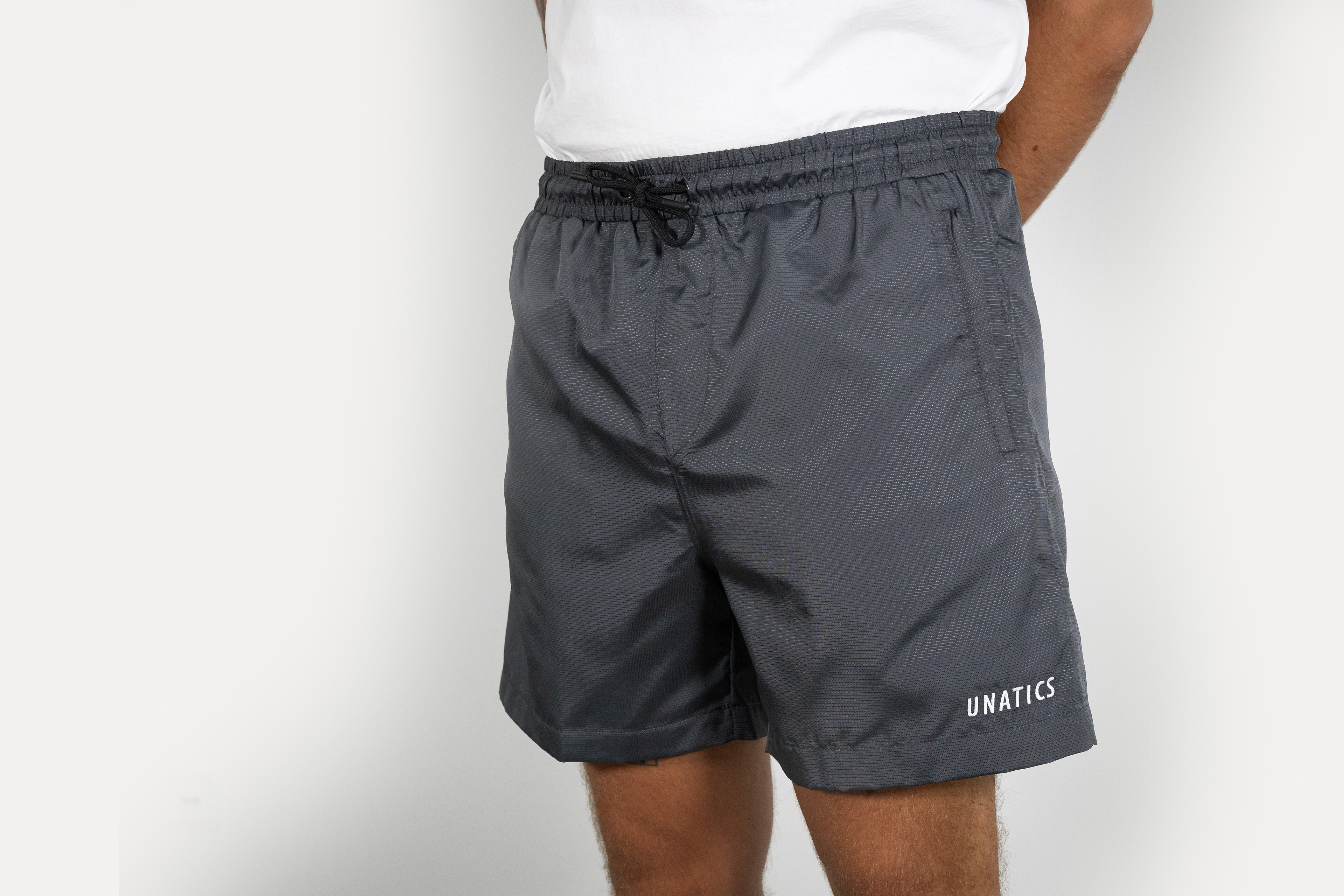 Short 'Essential Tech' grey