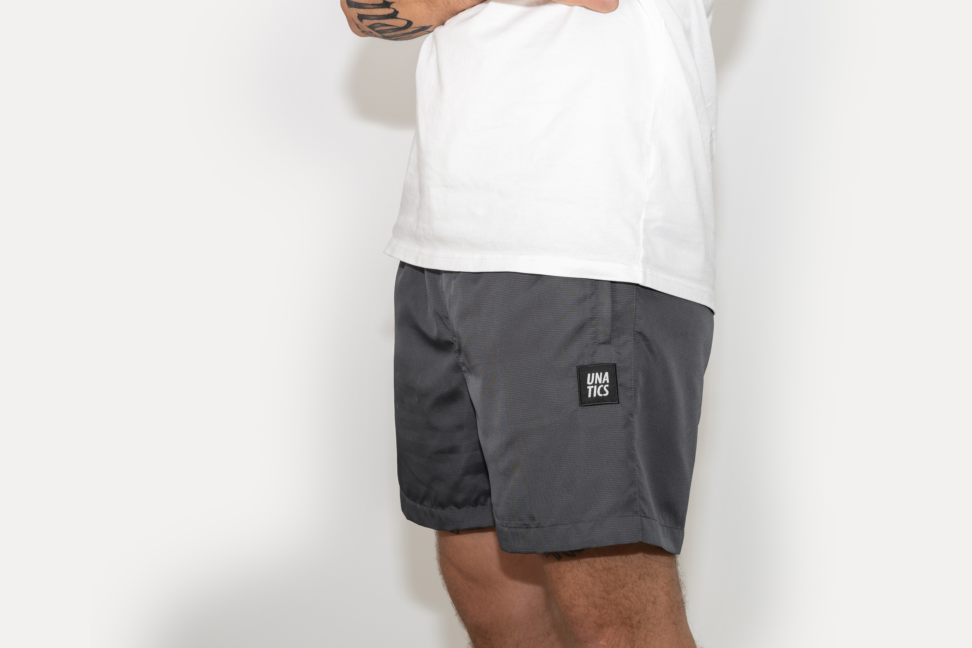 Short 'Label Italic' grey