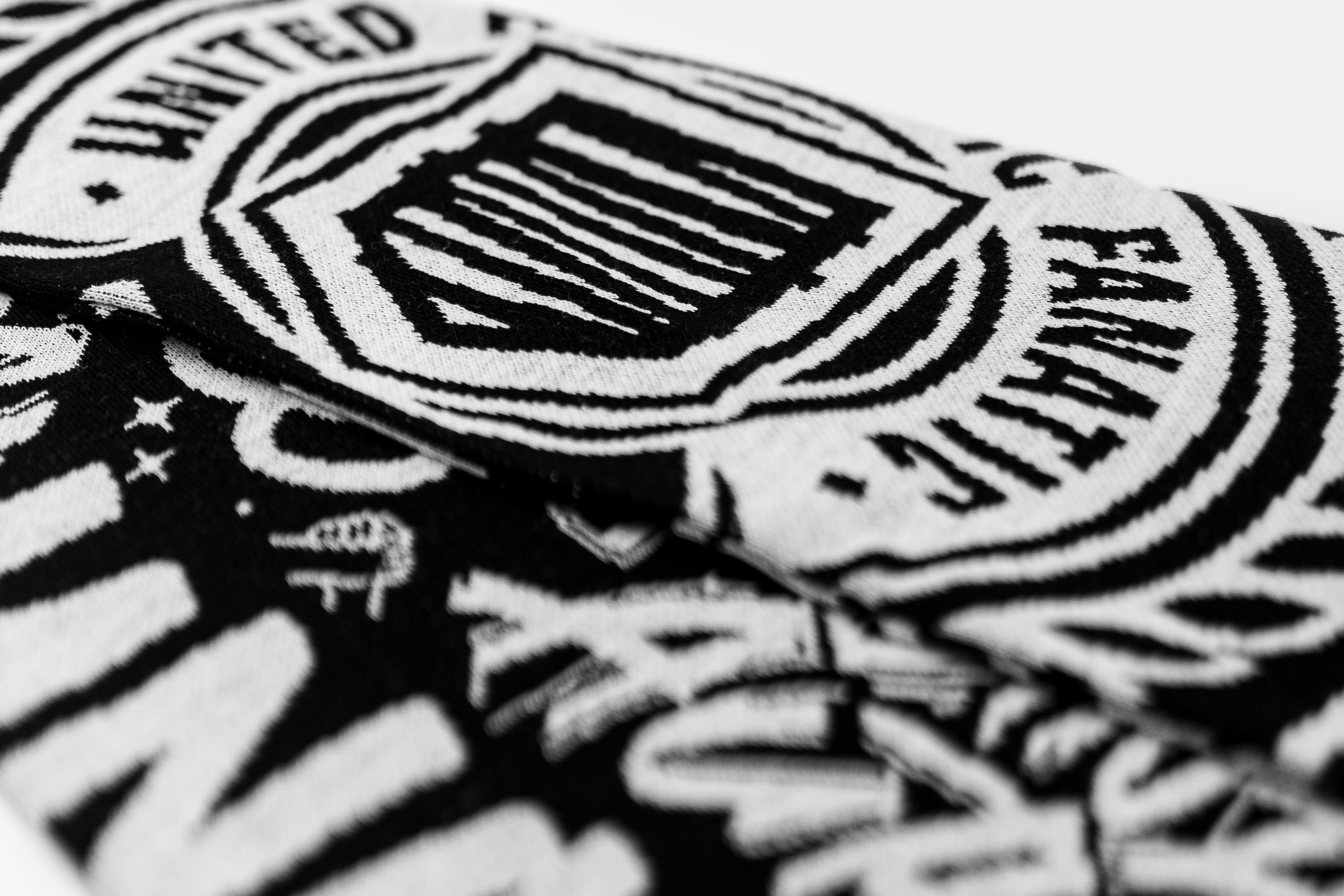 Schal 'Identity' black white