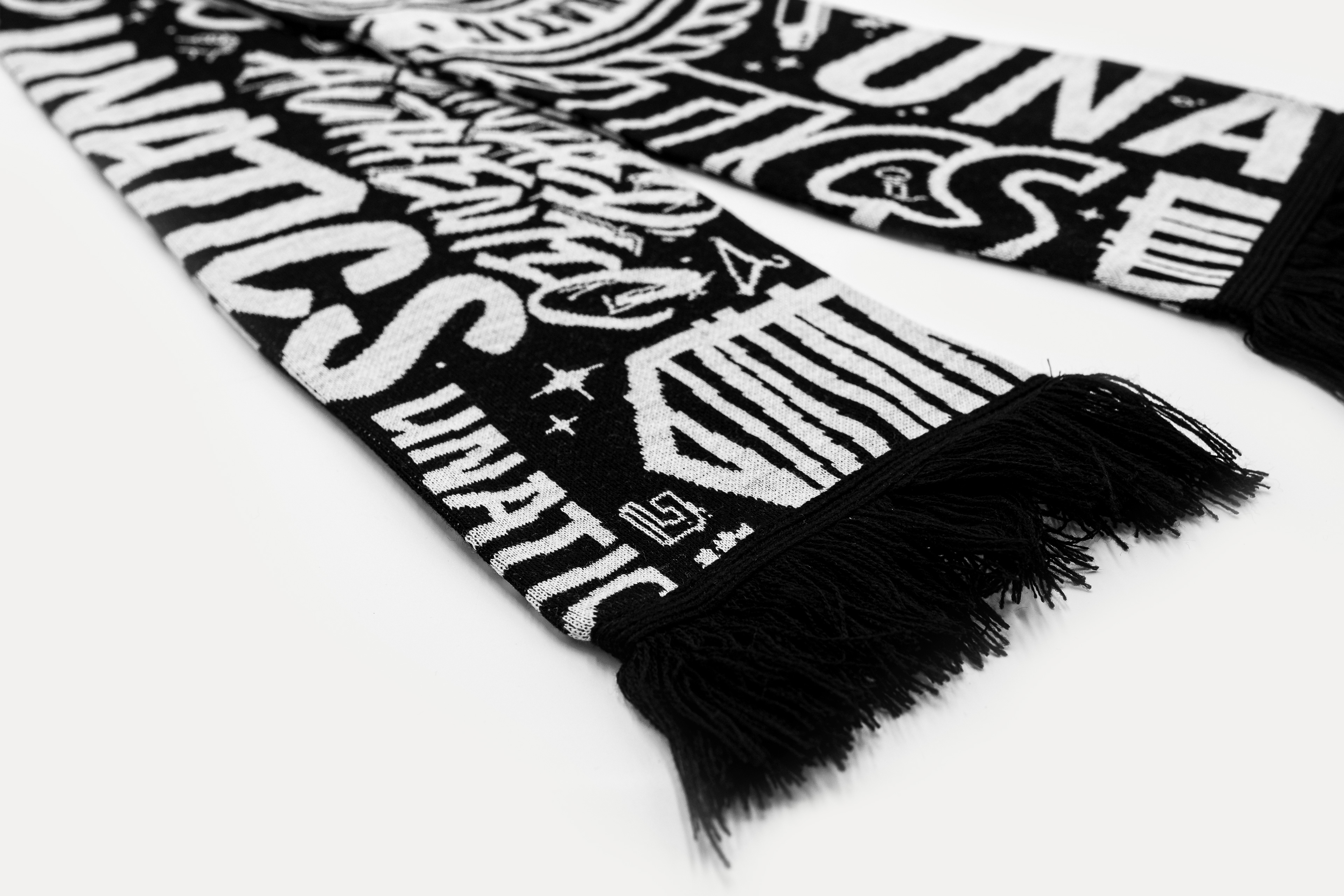 Schal 'Identity' black white