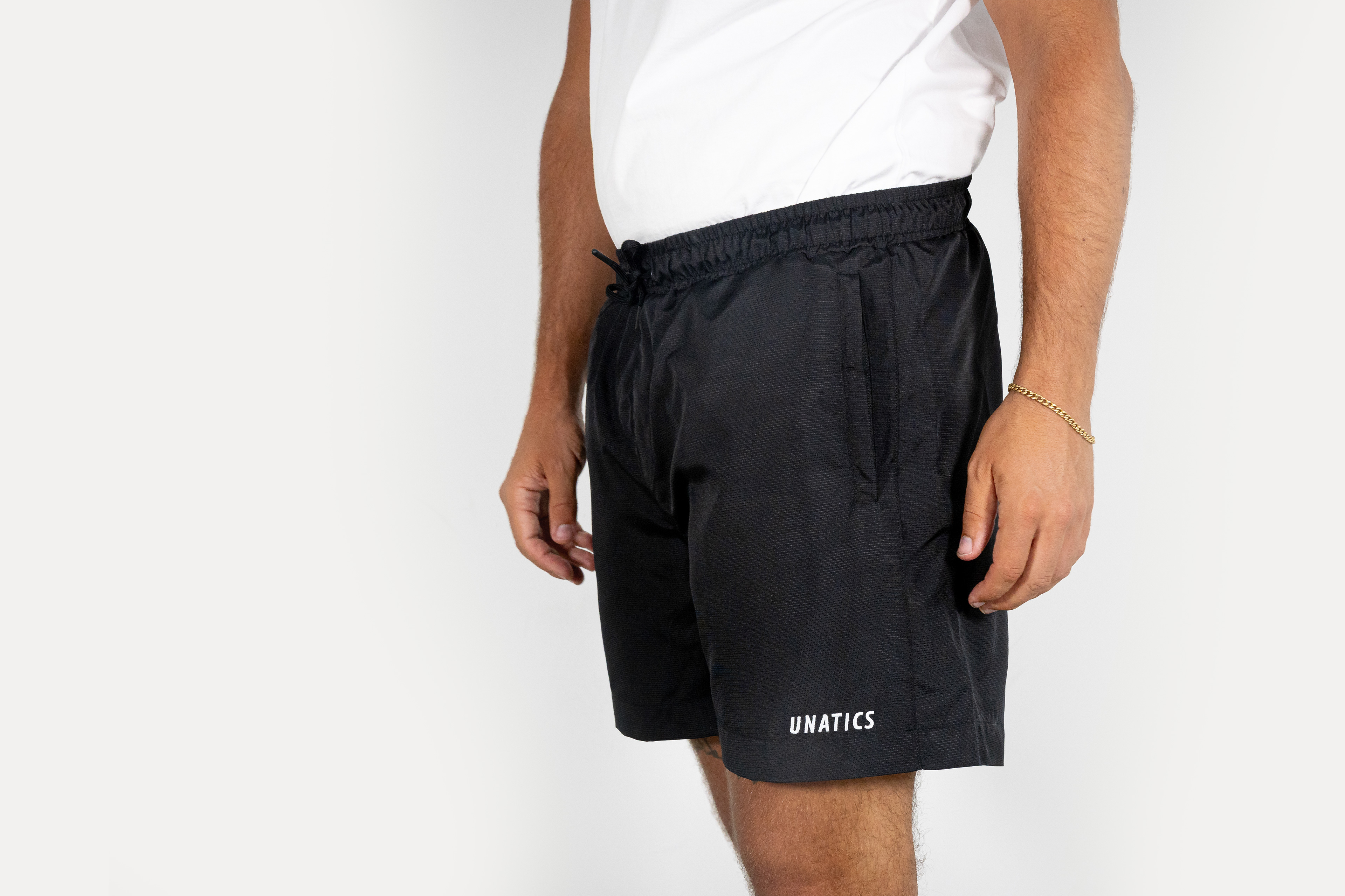Short 'Essential Tech' black