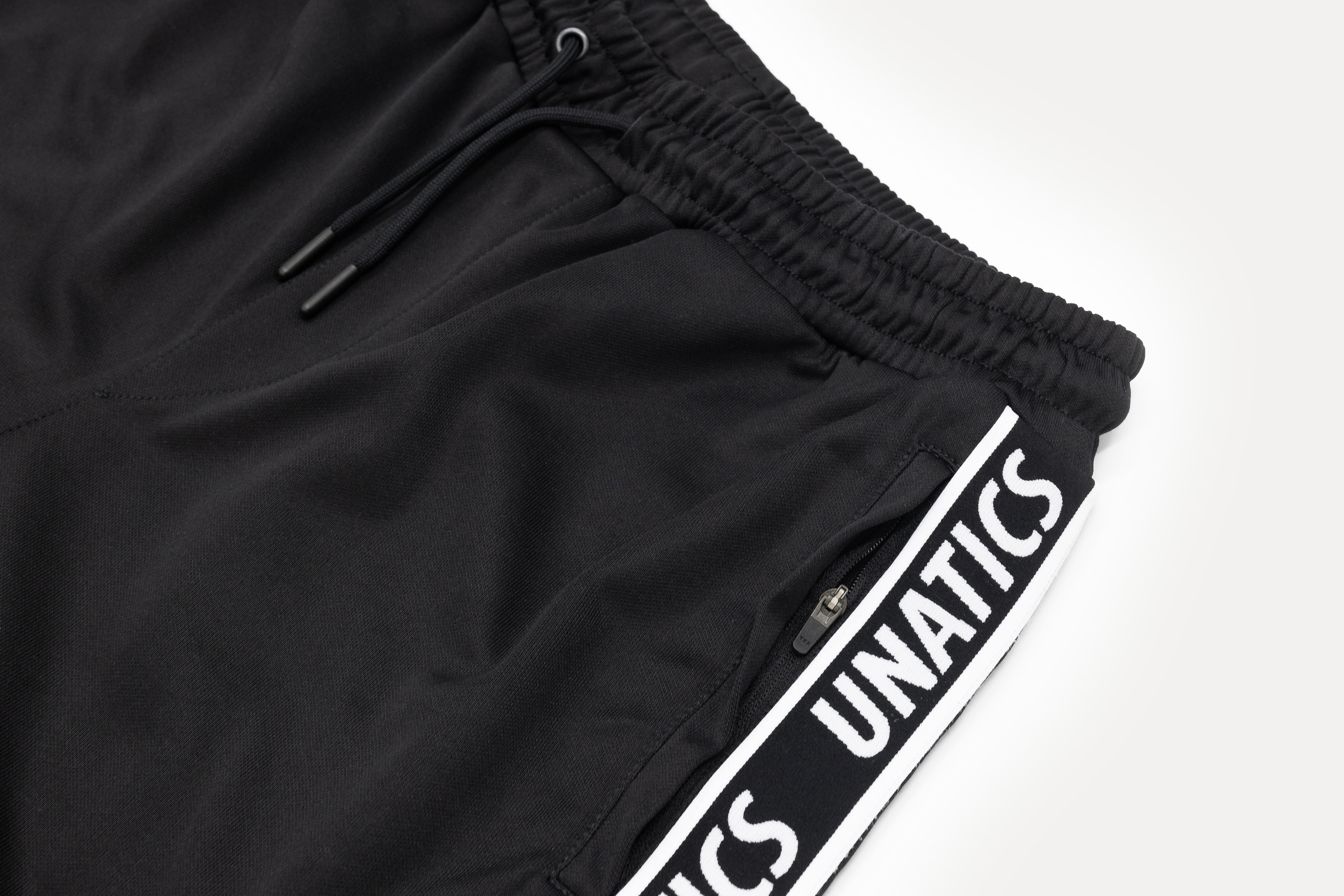 Short 'Taping Unatics' black