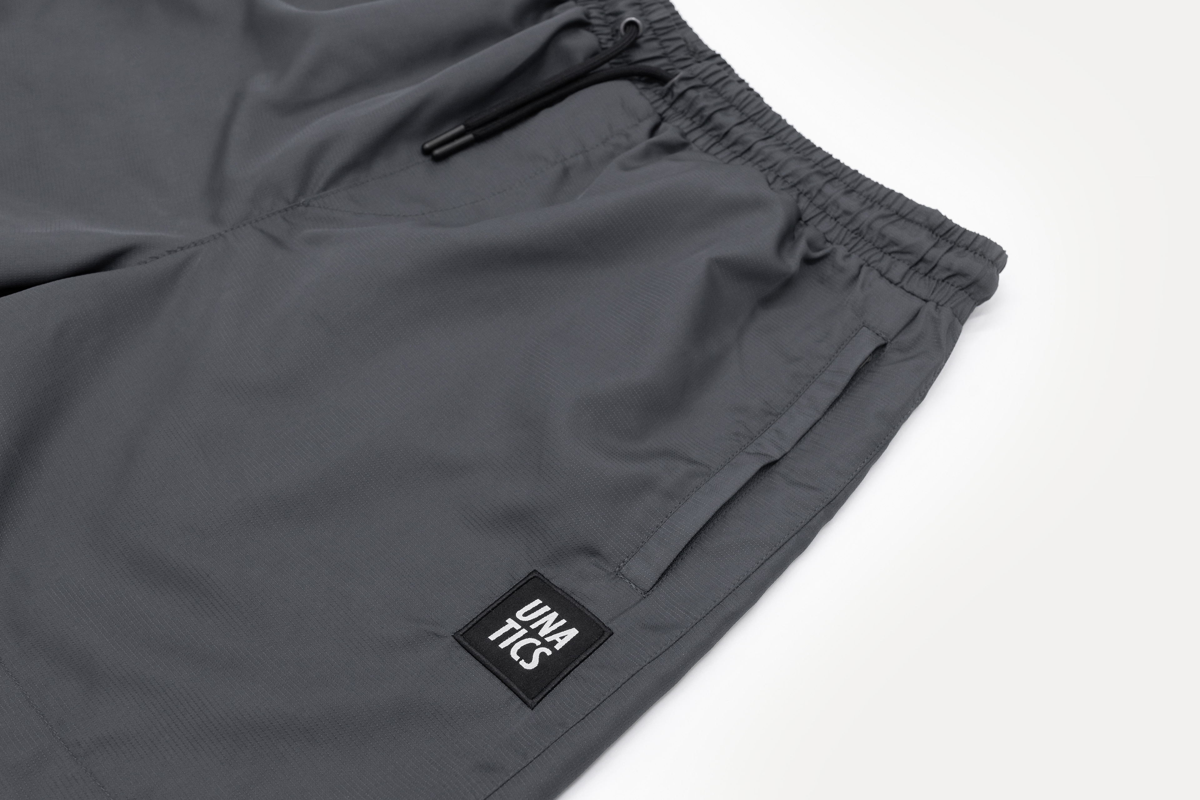 Short 'Label Italic' grey