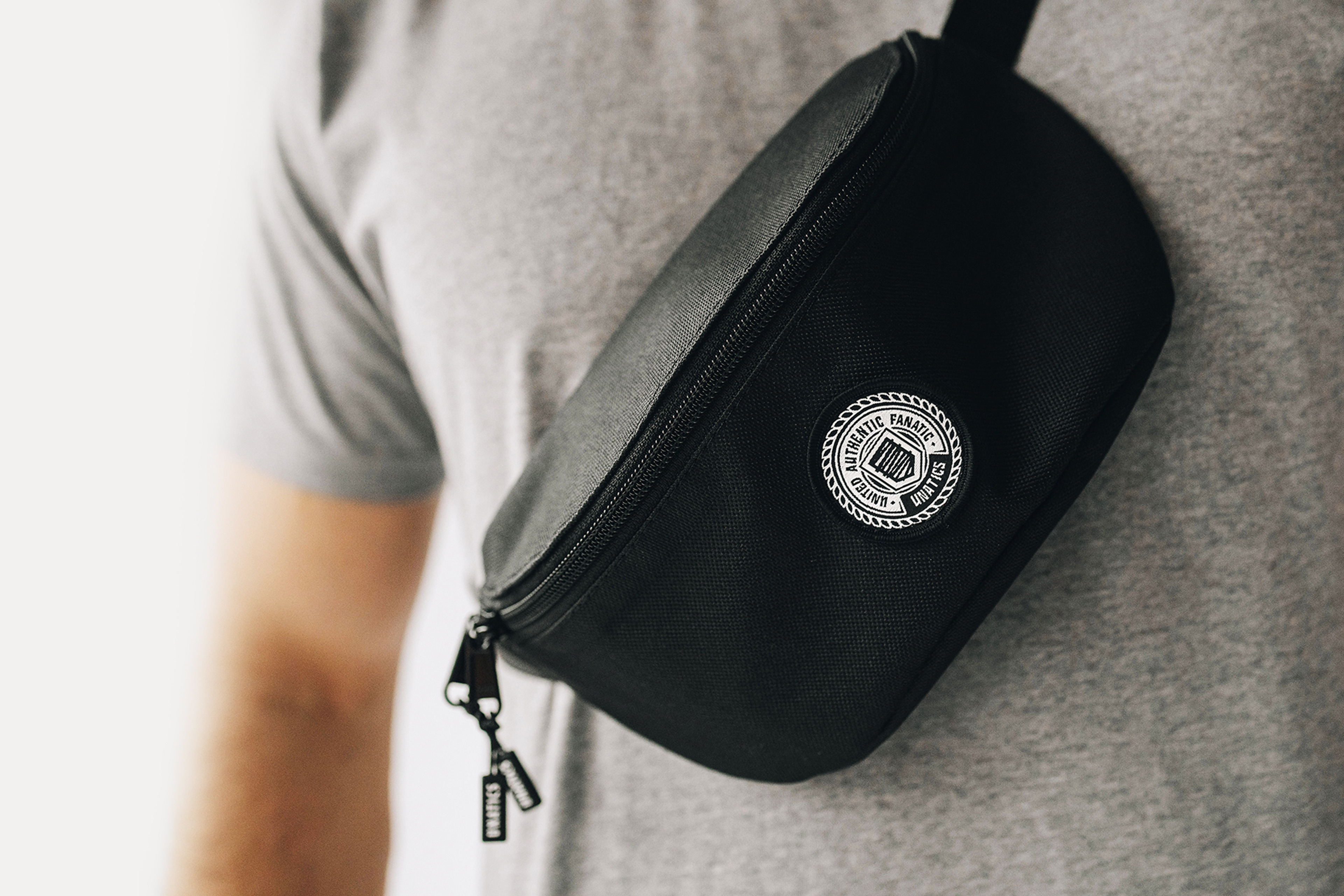 Bauchtasche 'Emblem' black