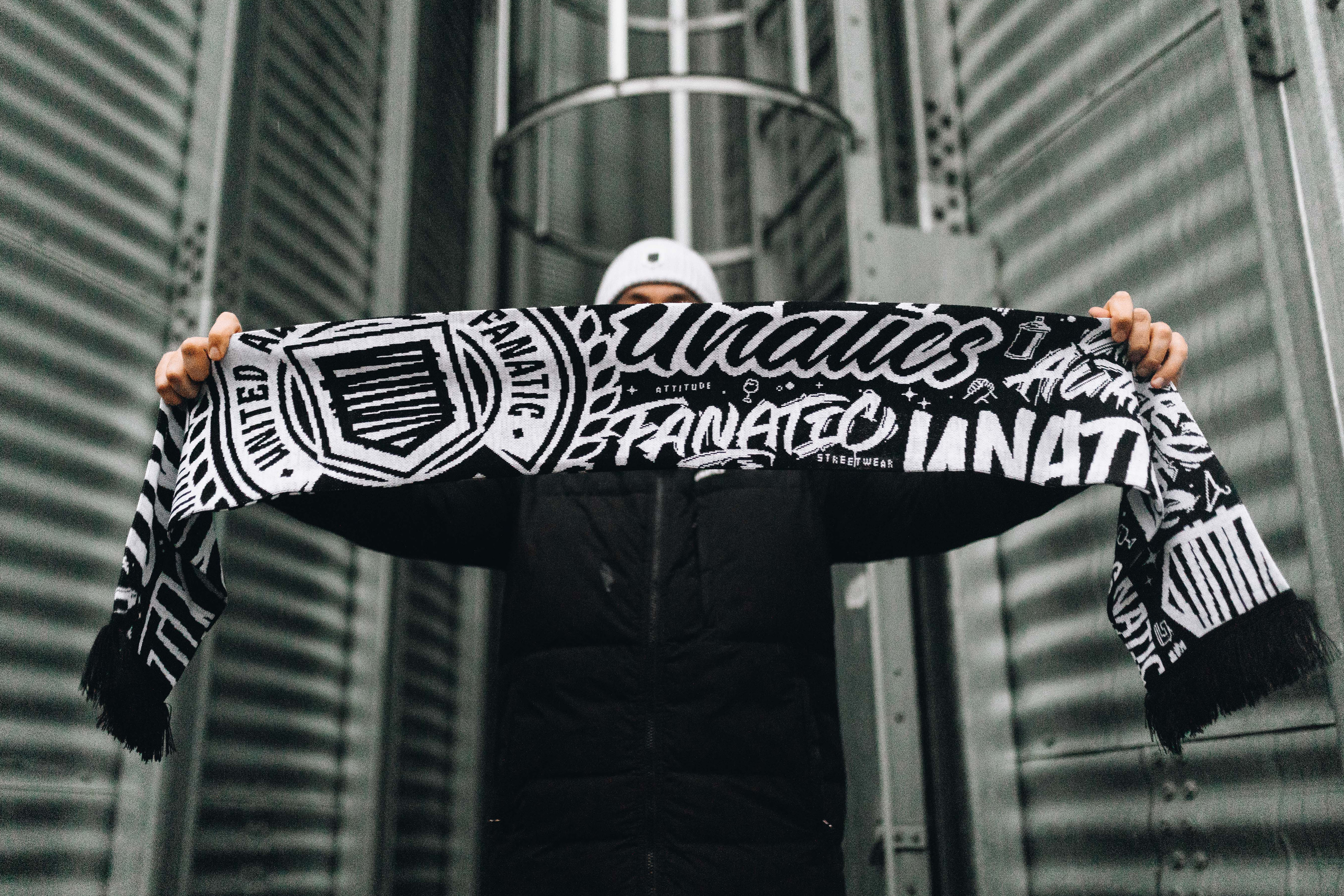 Schal 'Identity' black white