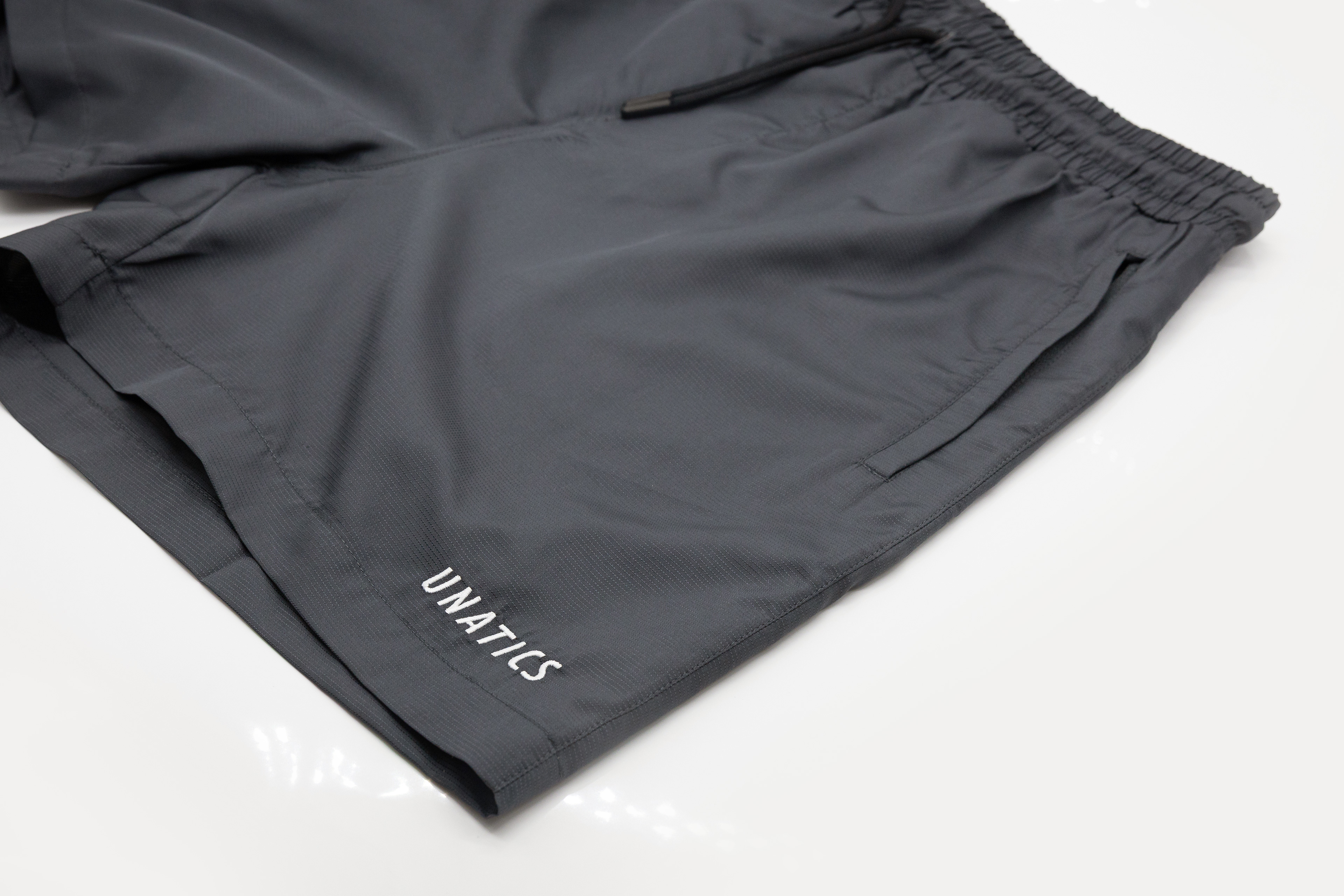 Short 'Essential Tech' grey