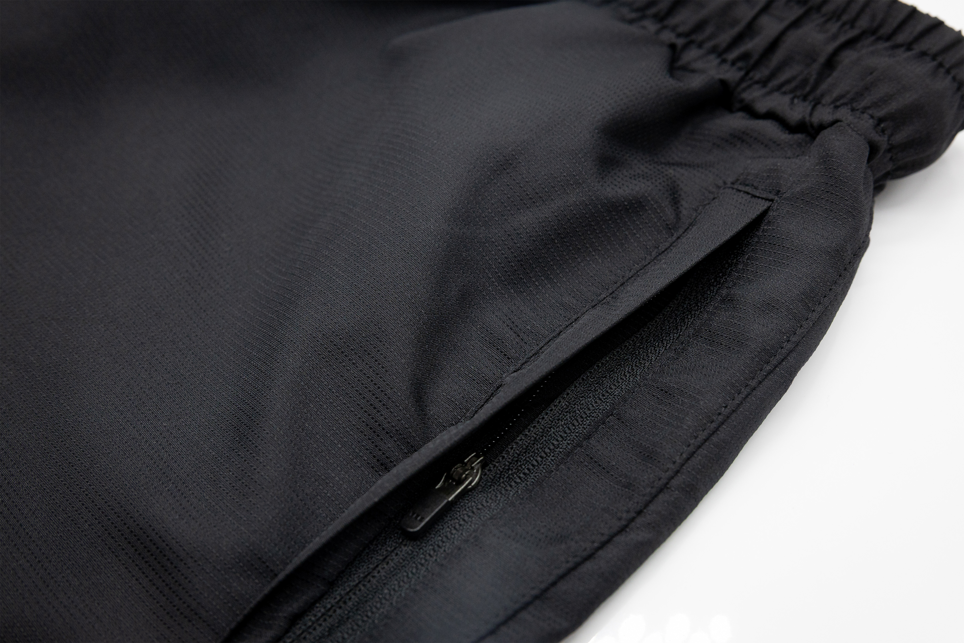 Short 'Essential Tech' black